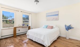 18 JH Dwyer Dr, Middletown, RI 02842