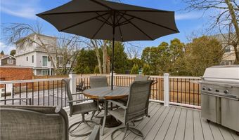 23 Clinton St, Newport, RI 02840