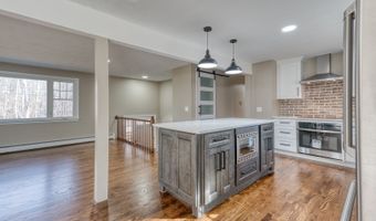 825 Old Hartford Rd, Colchester, CT 06415