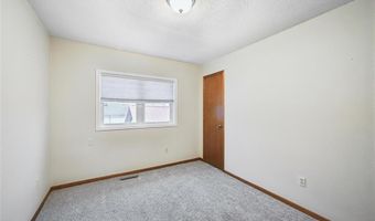 88 Main Ave, Atkins, IA 52206