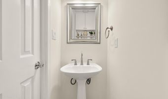 3034 S GLEBE Rd, Arlington, VA 22206