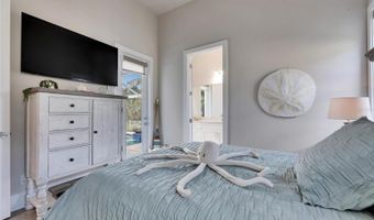 706 MANNS HARBOR Dr, Apollo Beach, FL 33572