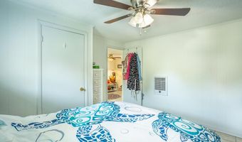 66 8th St, Apalachicola, FL 32320