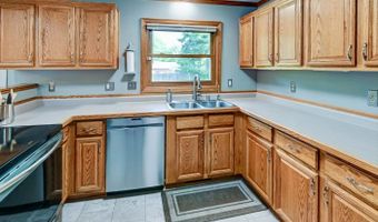 5514 Meadowood Dr, Fitchburg, WI 53711