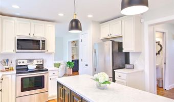 7 Court Ave, Barrington, RI 02806