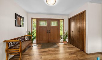 2908 N Oak Rd, Brandon, SD 57005