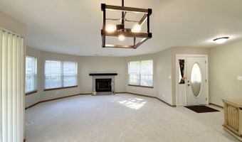 1111 Saint Andrews Ct, Algonquin, IL 60102
