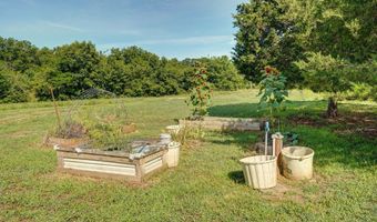 8404 Fossilsaurus Ln, Ash Grove, MO 65604