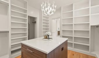 3556 N VALLEY St, Arlington, VA 22207