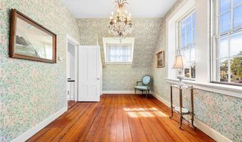 3 Memorial Blvd, Newport, RI 02840