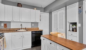 22 Longboat Ave, Barnegat, NJ 08005