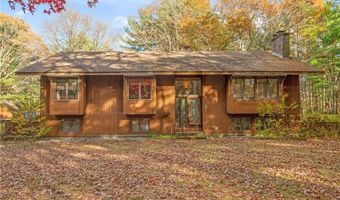 972 Reynolds Rd, Glocester, RI 02814