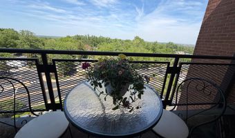 4390 LORCOM Ln 805, Arlington, VA 22207