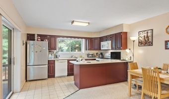 102 Captain Eames Cir 102, Ashland, MA 01721