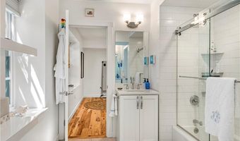 27 High St 2, Newport, RI 02840