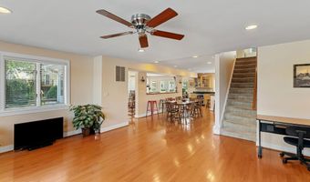 7578 BEACH Dr, Pasadena, MD 21122