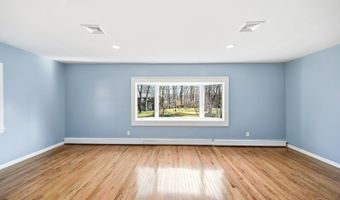 4 Rainbow Trl, Alloway, NJ 07422