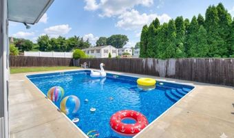 75 Selma St, Cranston, RI 02920