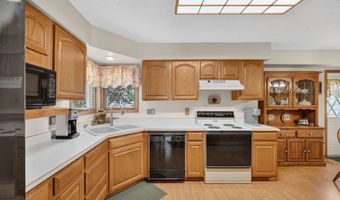 1299 Bentwood Ct, Altoona, IA 50009