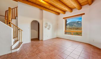 9 Desiderio Rd, Arroyo Seco, NM 87514