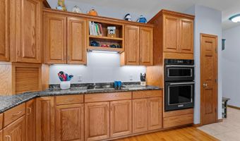 1413 27th St NW, Austin, MN 55912