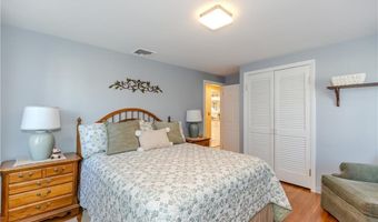 17 Woodview Dr, Cranston, RI 02920