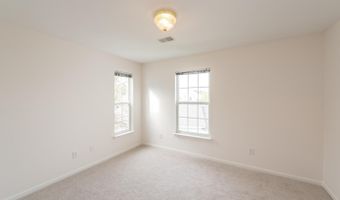 2800 S Knightsbridge Cir, Ann Arbor, MI 48105