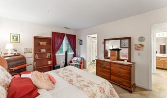 156 Heatherwood Dr 156, Brookfield, CT 06804