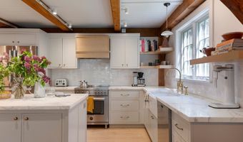 8 Twixt Rd, Cornwall, CT 06753