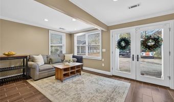 1040 Lindridge Dr NE, Atlanta, GA 30324