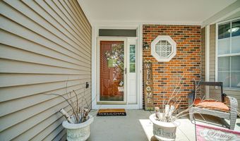 6 Waverly Ct, Algonquin, IL 60102