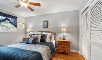 8 Brookdale Cir, Billerica, MA 01821