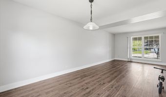 1 Regal Ct, Algonquin, IL 60102
