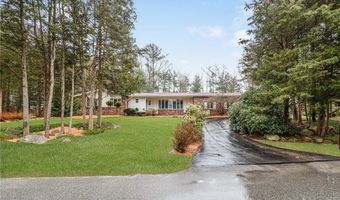 40 Spring Valley Dr, East Greenwich, RI 02818