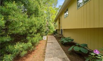 106 Lauri Dr, Charlestown, RI 02813