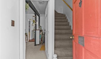 28 Young St, Newport, RI 02840