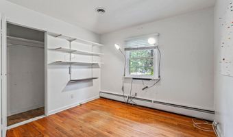 8 Greenwood Pl, Middletown, NJ 07748