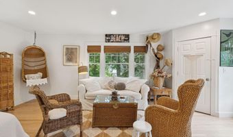 2 Valley Ave, Falmouth, ME 04105