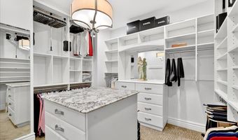 295 Meadowbrook Country Club Est, Ballwin, MO 63011