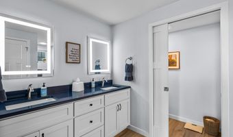 2614 LAKE St, Algoma, WI 54201