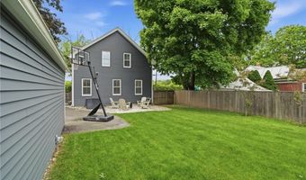 91 Sowams Rd, Barrington, RI 02806