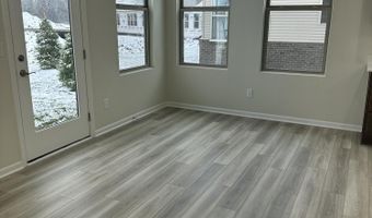 719 W Spaniel Dr, Ann Arbor, MI 48108