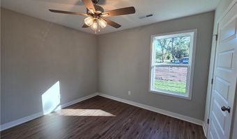 32 E 7th St, Adrian, MO 64720