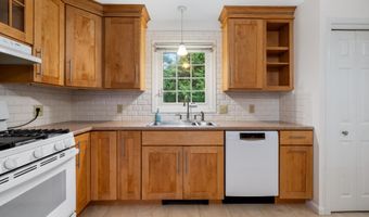 8 Chesterfield Dr, Concord, NH 03301