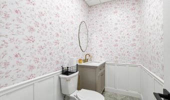8 Chestnut Dr, Bedford, NH 03110