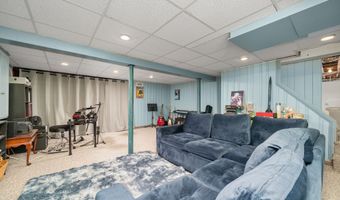 16 Raymond Pl, Cromwell, CT 06416