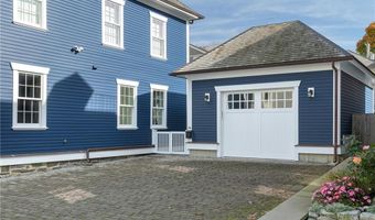 24 School St, Newport, RI 02840