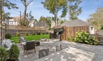 12 Bliss Rd, Newport, RI 02840