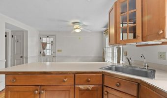 8 North Dr, Middletown, RI 02842