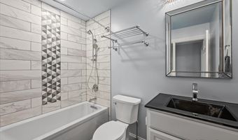 725 N Vista Dr, Algonquin, IL 60102